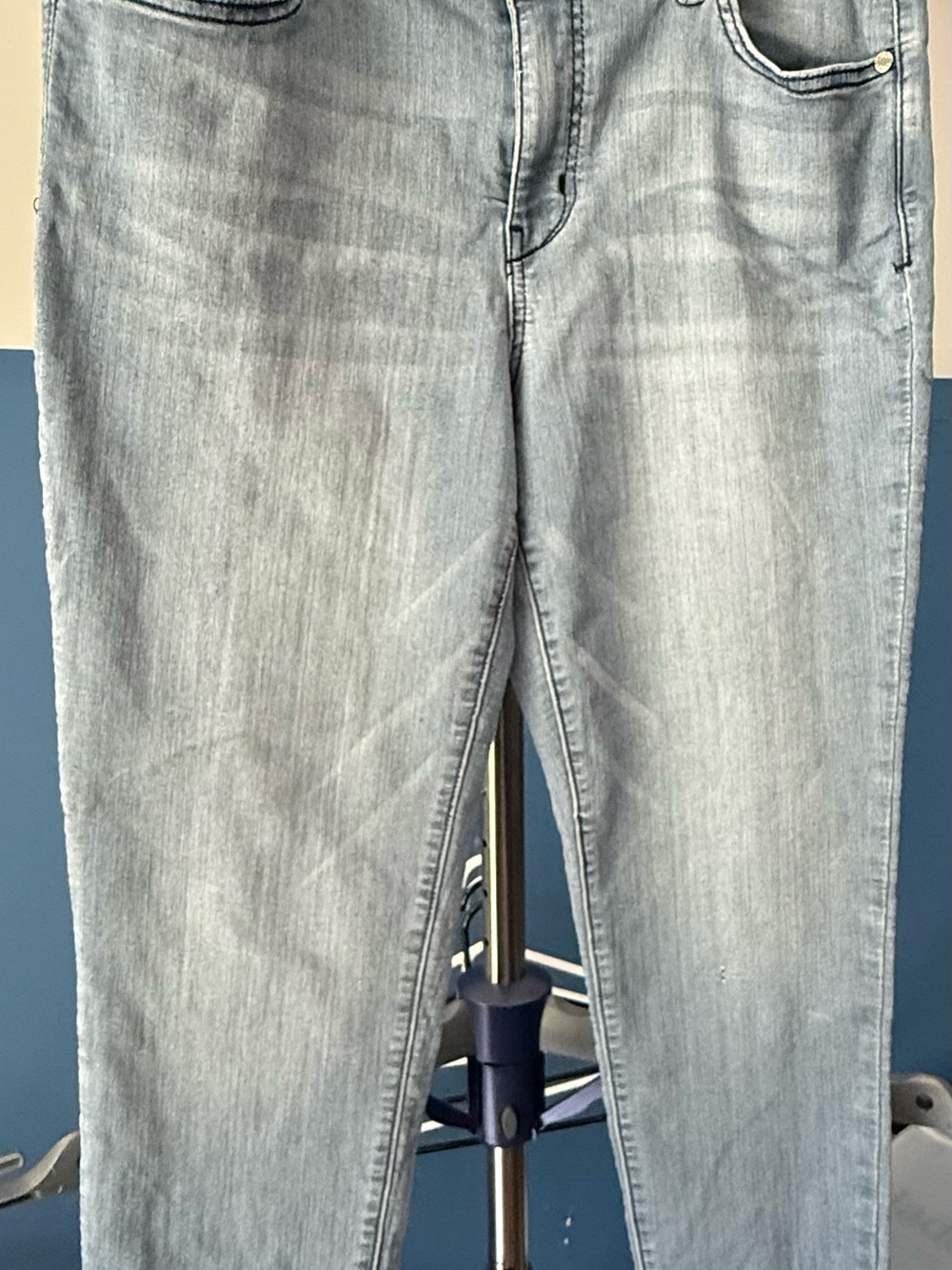 1822 Denim Women’s Size 14 Light Wash Stretch Skinny Jeans Ankle